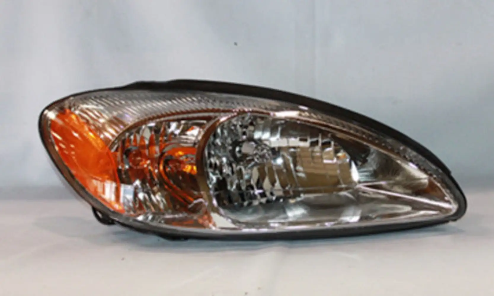 Headlight Assembly Fits 2003 Ford Taurus