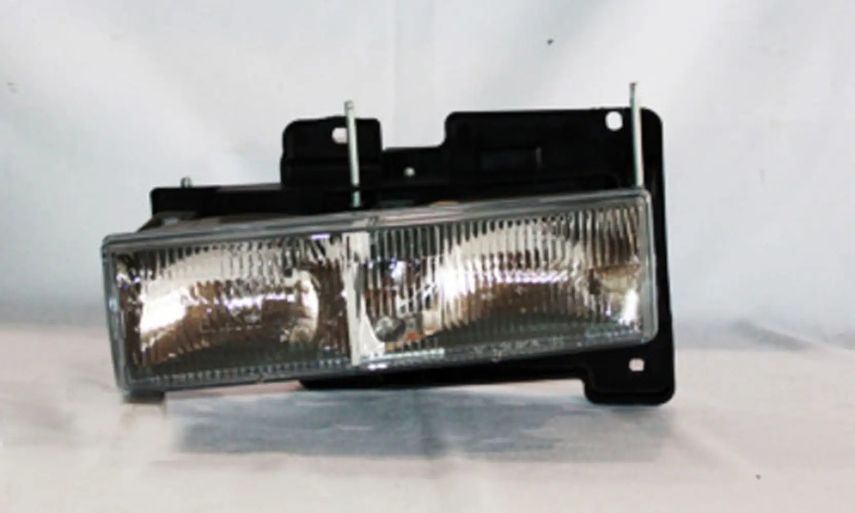 Headlight Assembly Fits select: 1990-2000 CHEVROLET GMT-400. 1995-2000 CHEVROLET TAHOE