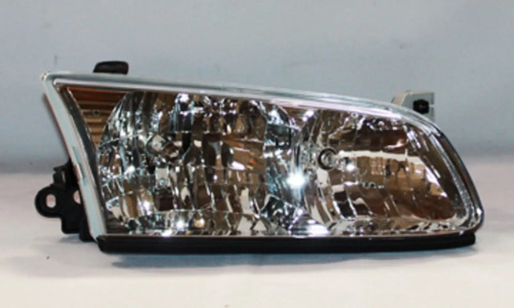 Headlight Assembly Fits select: 2000-2001 TOYOTA CAMRY