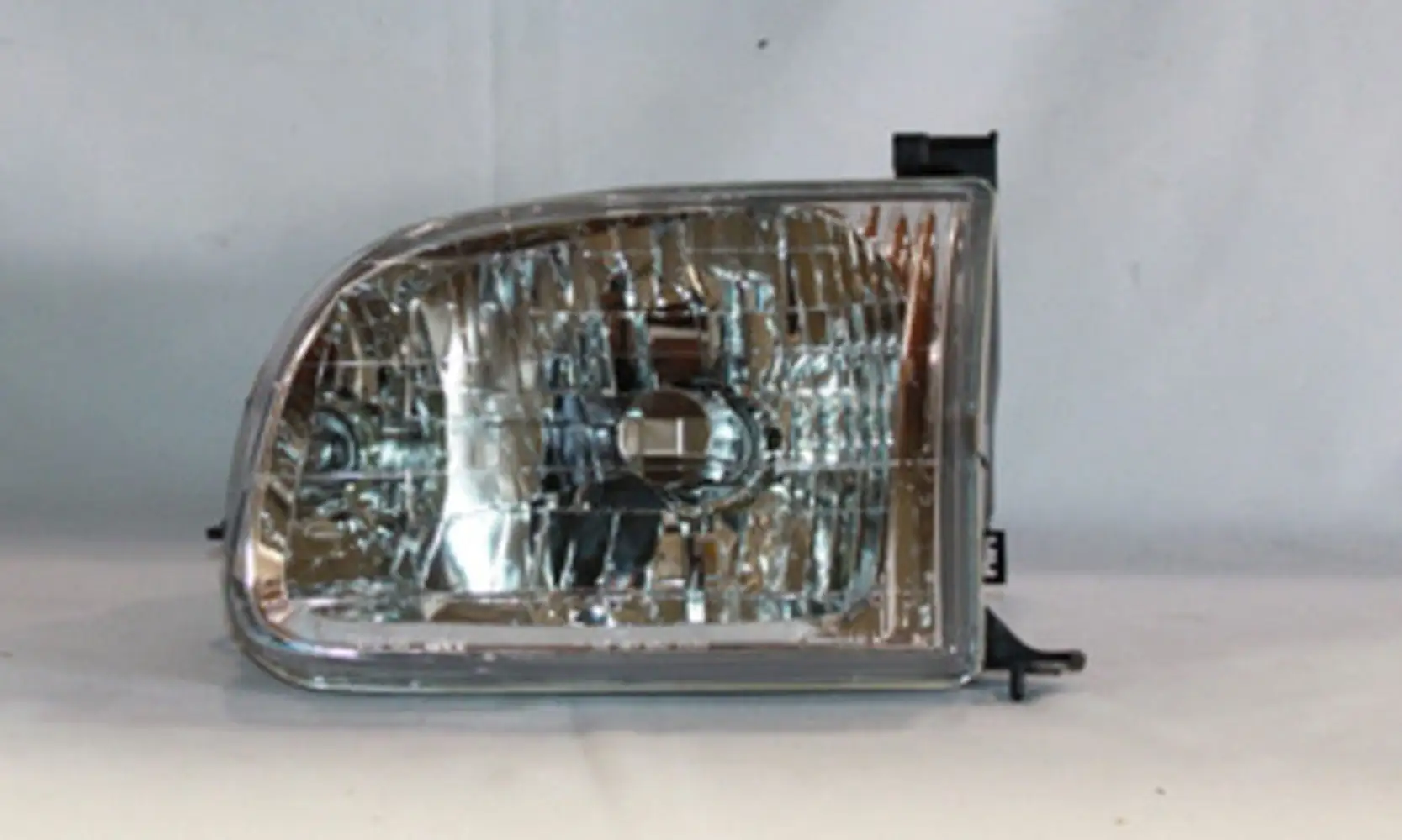 Headlight Assembly Fits select: 2000-2004 TOYOTA TUNDRA